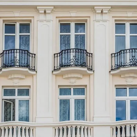 Apartment Hello Amazing River View 4 Bedrooms & Balcony